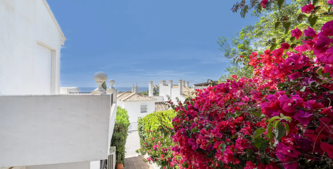 Sale of middle floor apartment in Benahavís 16