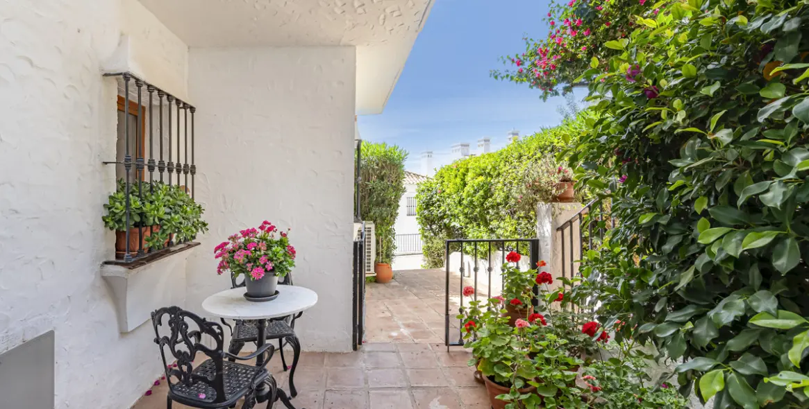 Sale of middle floor apartment in Benahavís 17