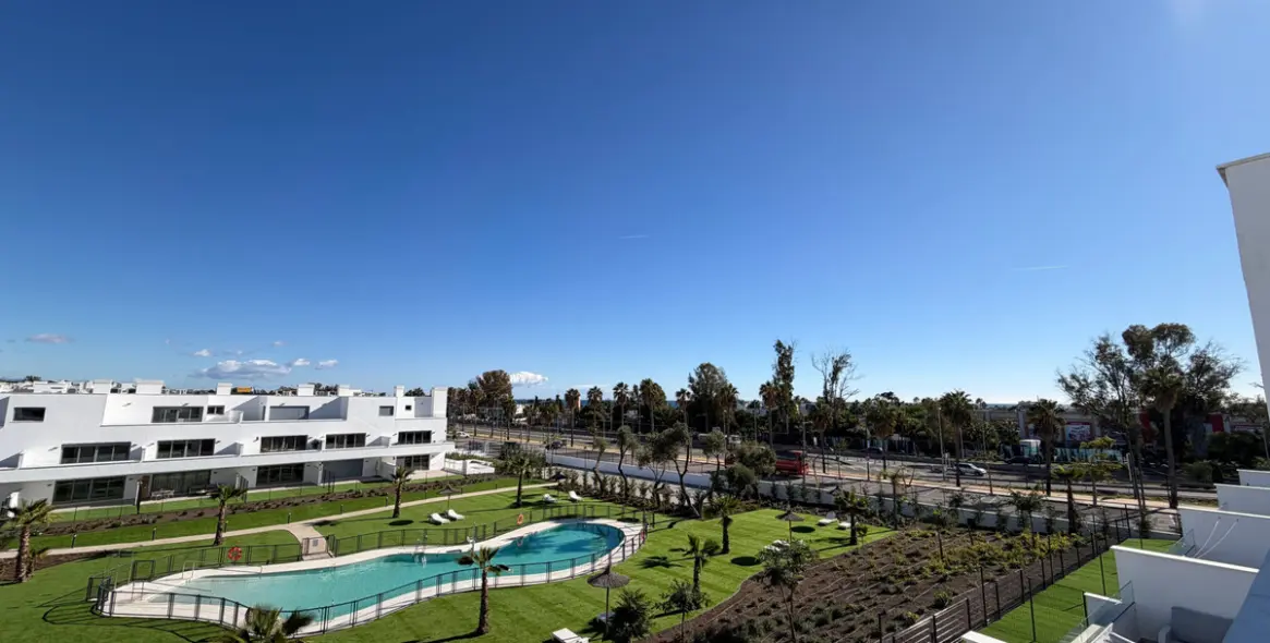 Sale of penthouse in Estepona 1