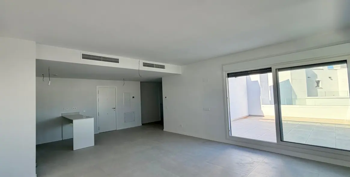 Sale of penthouse in Estepona 2