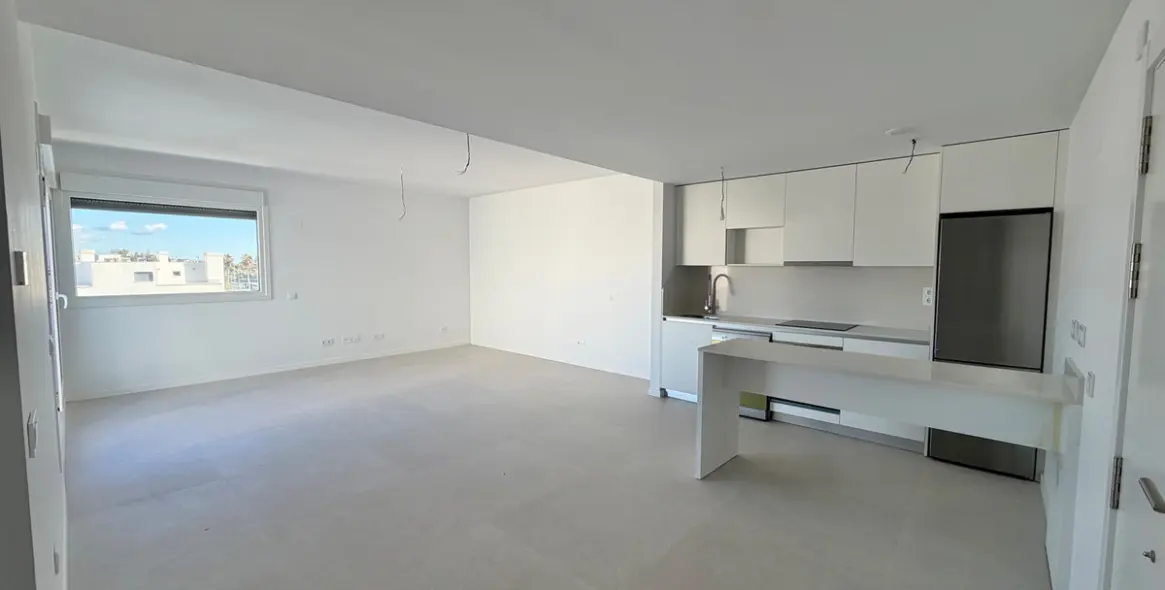 Sale of penthouse in Estepona 3