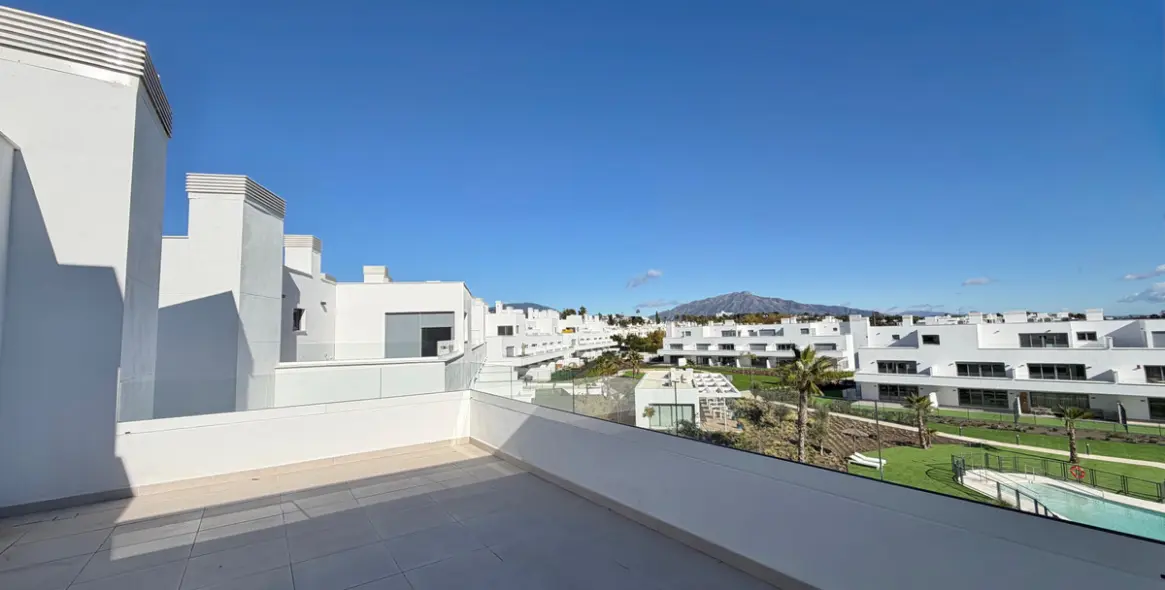 Sale of penthouse in Estepona 4