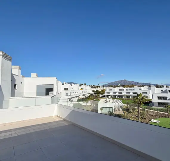 Sale of penthouse in Estepona