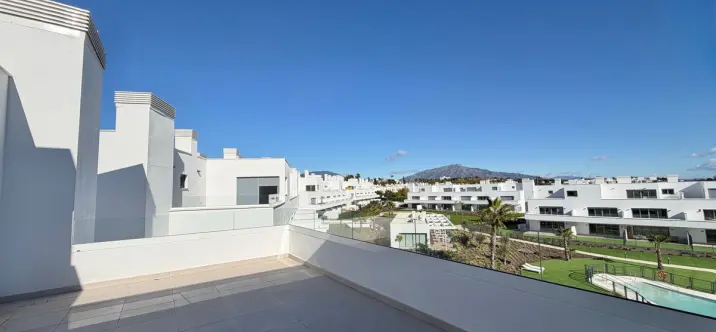 Sale of penthouse in Estepona 3