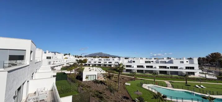 Sale of penthouse in Estepona 4