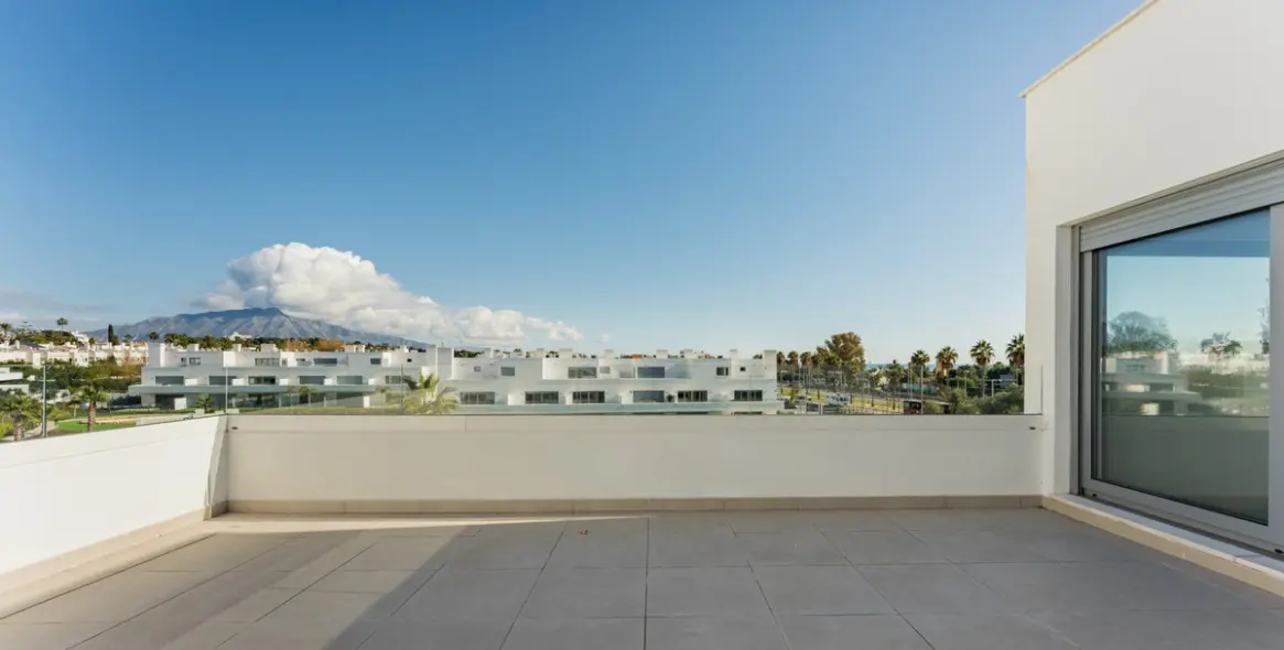 Sale of penthouse in Estepona 15