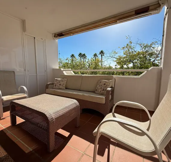 Продажа апартаментов на среднем этаже в San Pedro de Alcántara