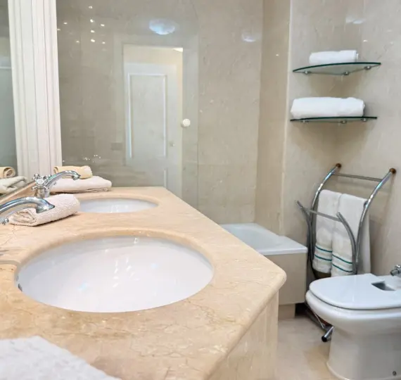 Продажа апартаментов на среднем этаже в San Pedro de Alcántara