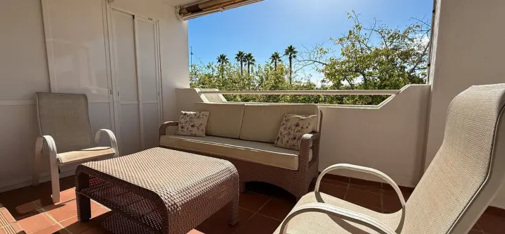 Sale of middle floor apartment in San Pedro de Alcántara 1
