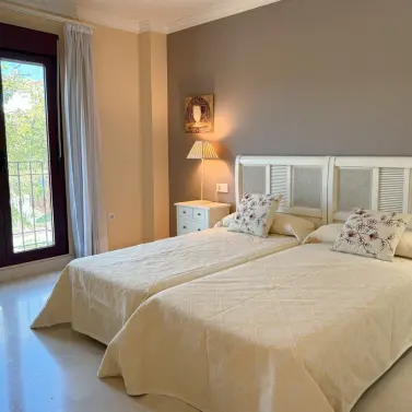 Sale of middle floor apartment in San Pedro de Alcántara