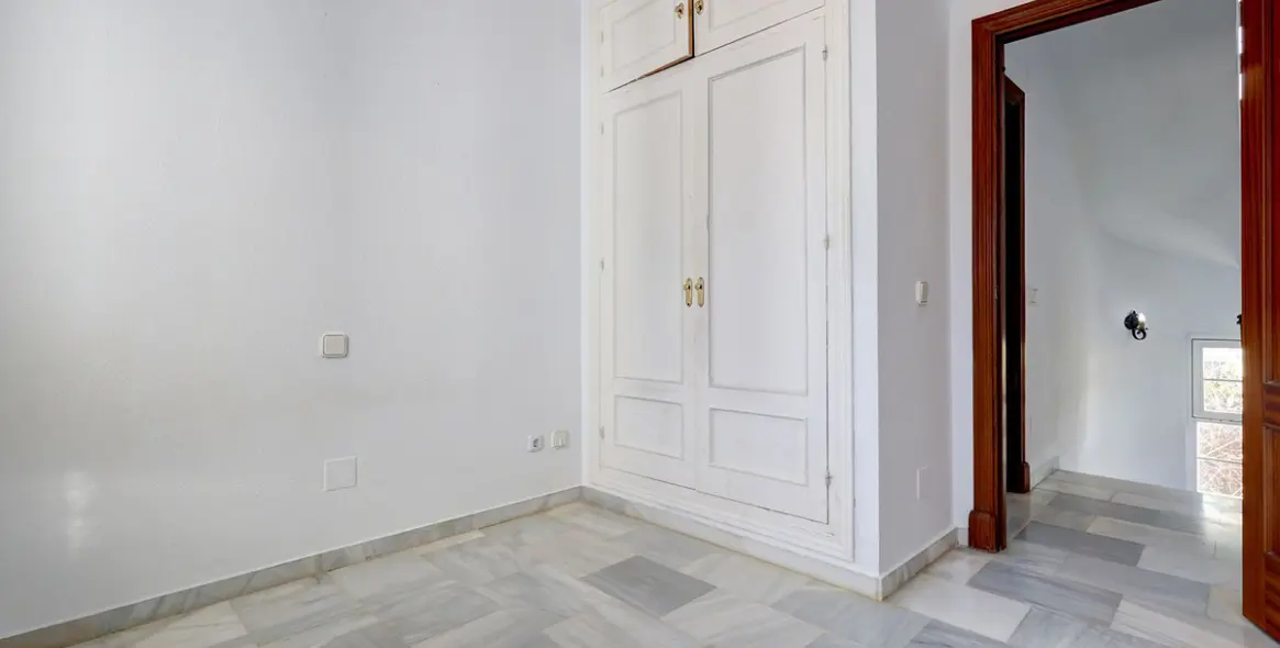 Продажа таунхауса в Elviria 15