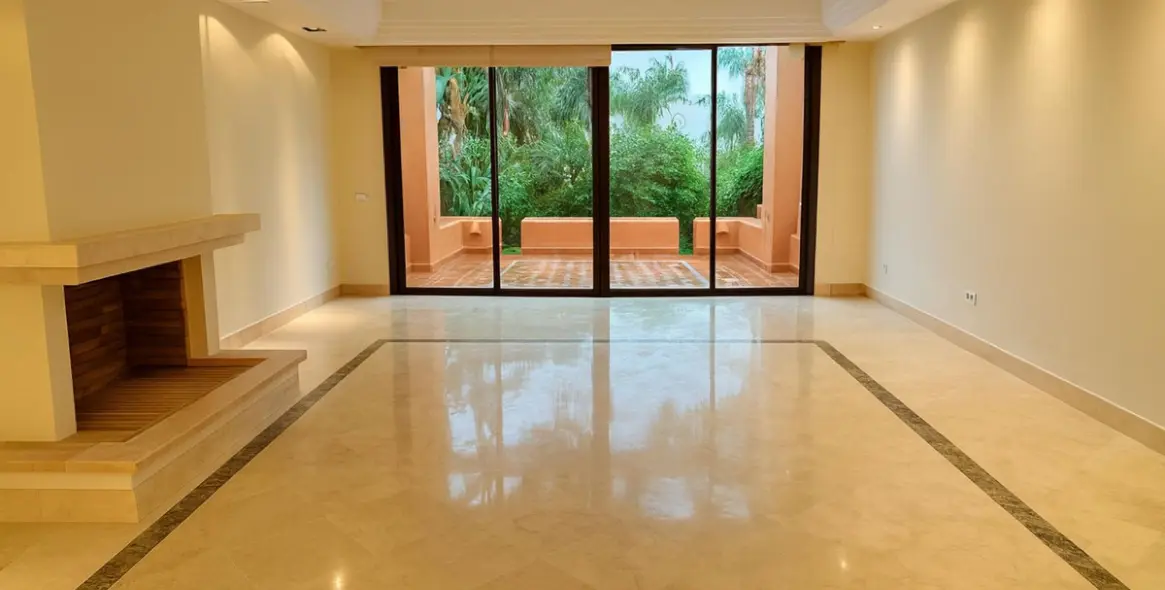 Продажа апартаментов на первом этаже в Nueva Andalucía 2