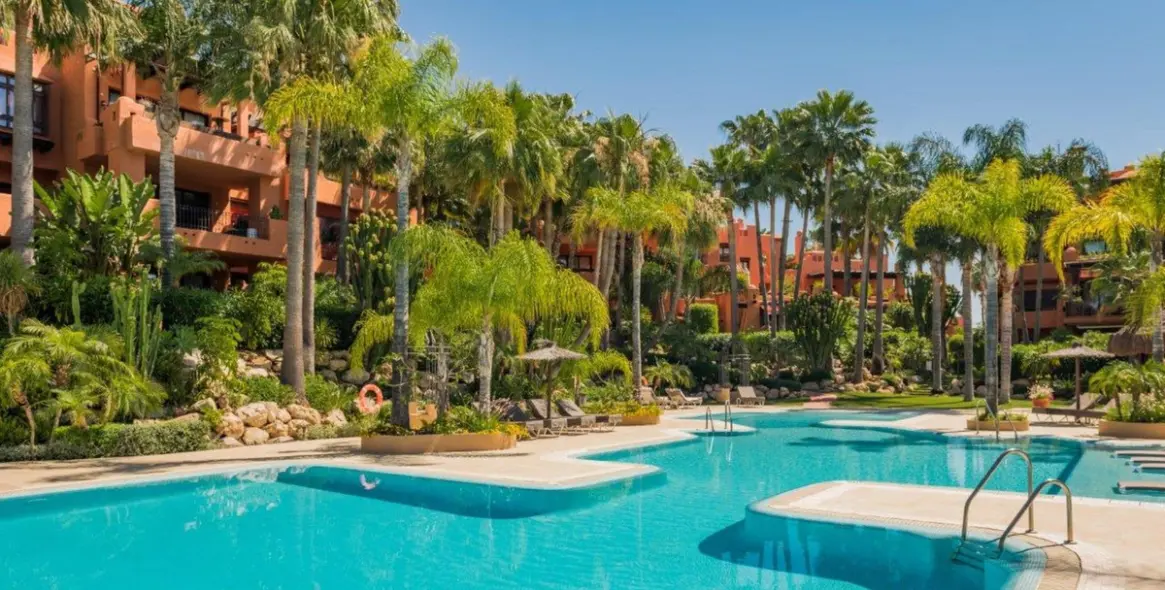 Продажа апартаментов на первом этаже в Nueva Andalucía 4