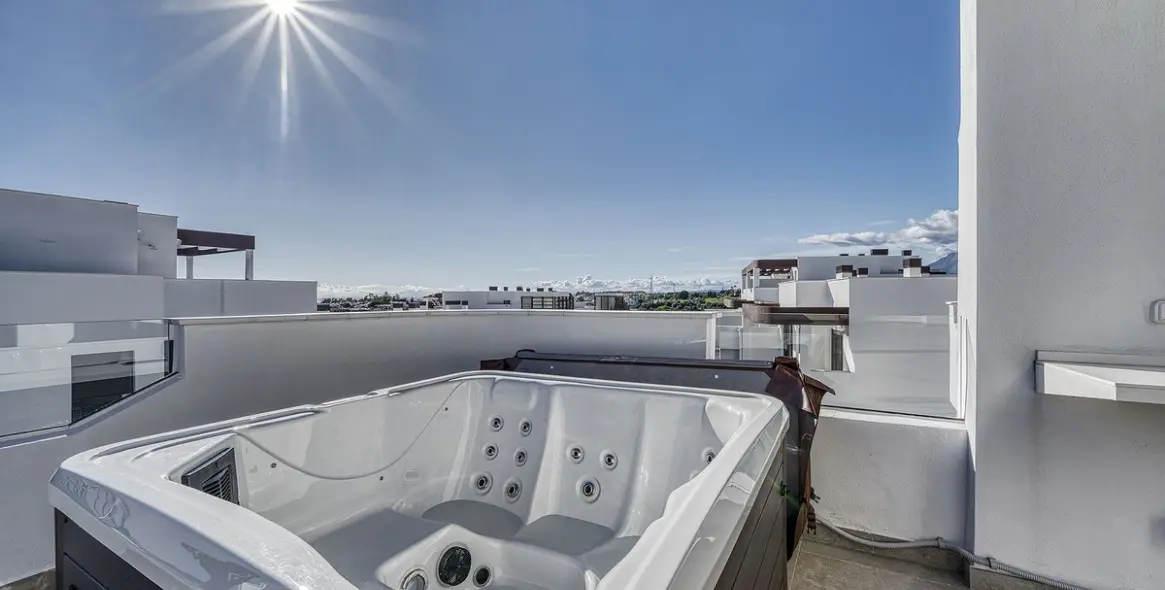 Sale of penthouse in Cancelada 35