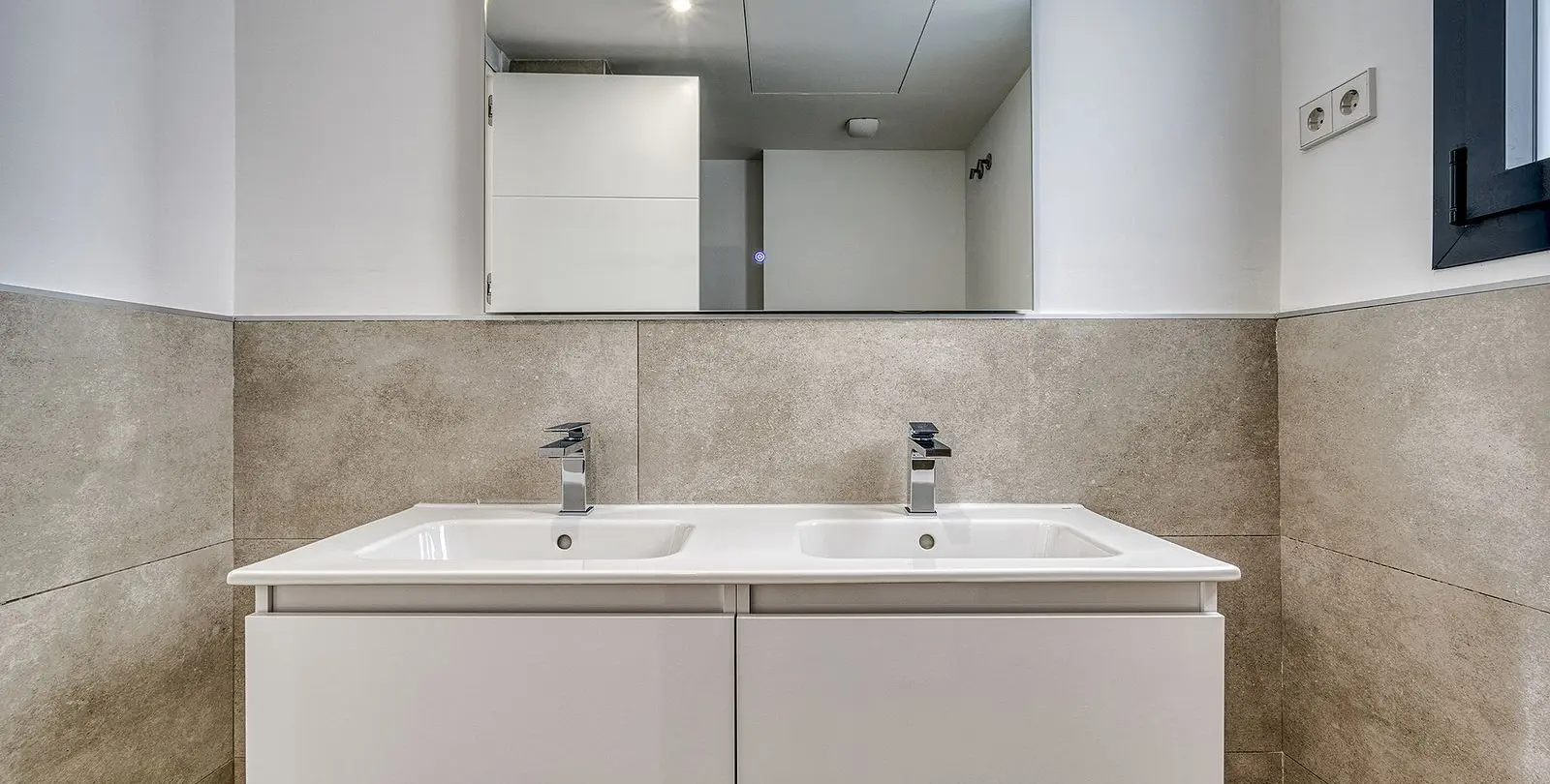 Sale of penthouse in Cancelada 25
