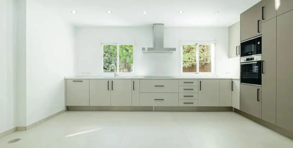 Продажа  отдельно стоящей виллы в Atalaya 4