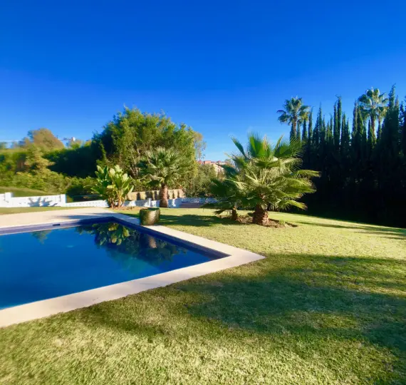 Продажа  отдельно стоящей виллы в Atalaya