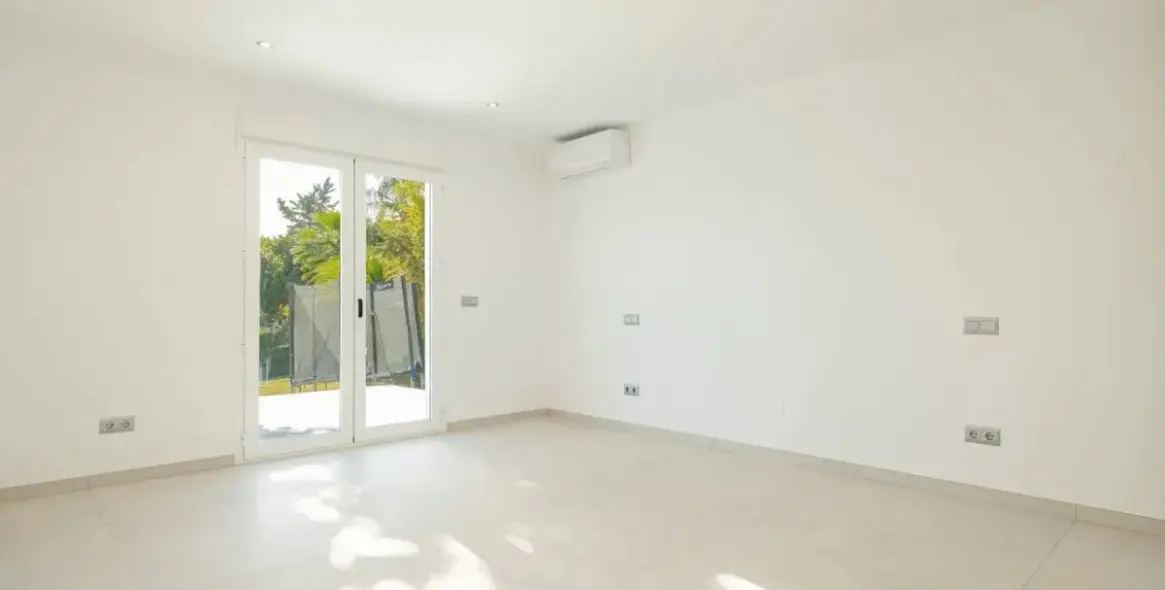 Продажа  отдельно стоящей виллы в Atalaya 9