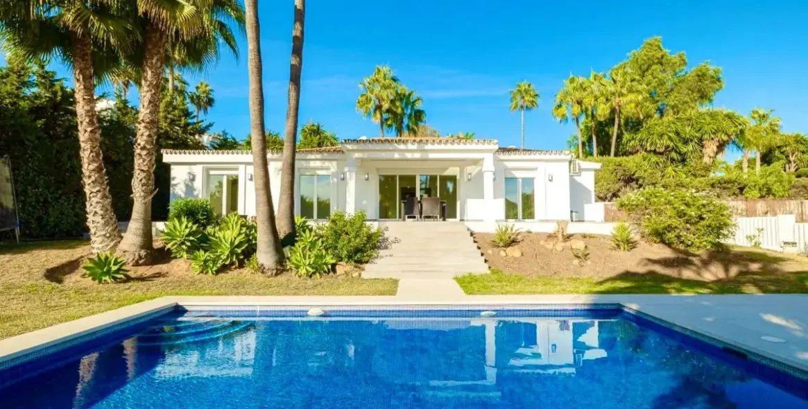 Продажа  отдельно стоящей виллы в Atalaya 11