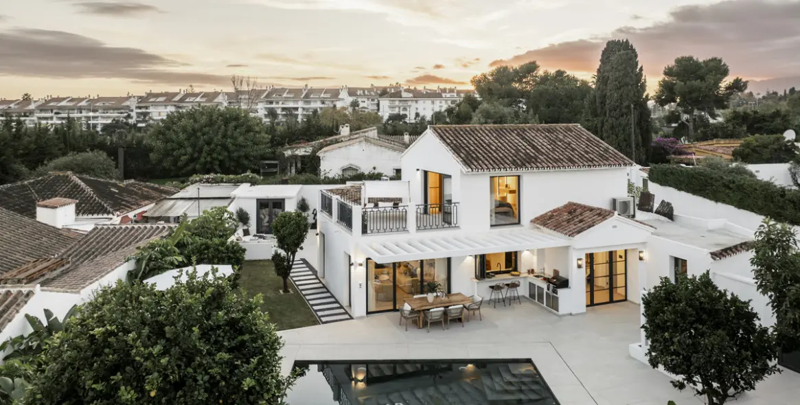 Sale of detached villa in San Pedro de Alcántara 1