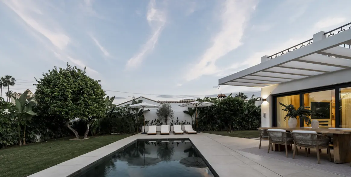 Sale of detached villa in San Pedro de Alcántara 3