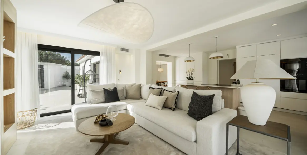 Sale of detached villa in San Pedro de Alcántara 4