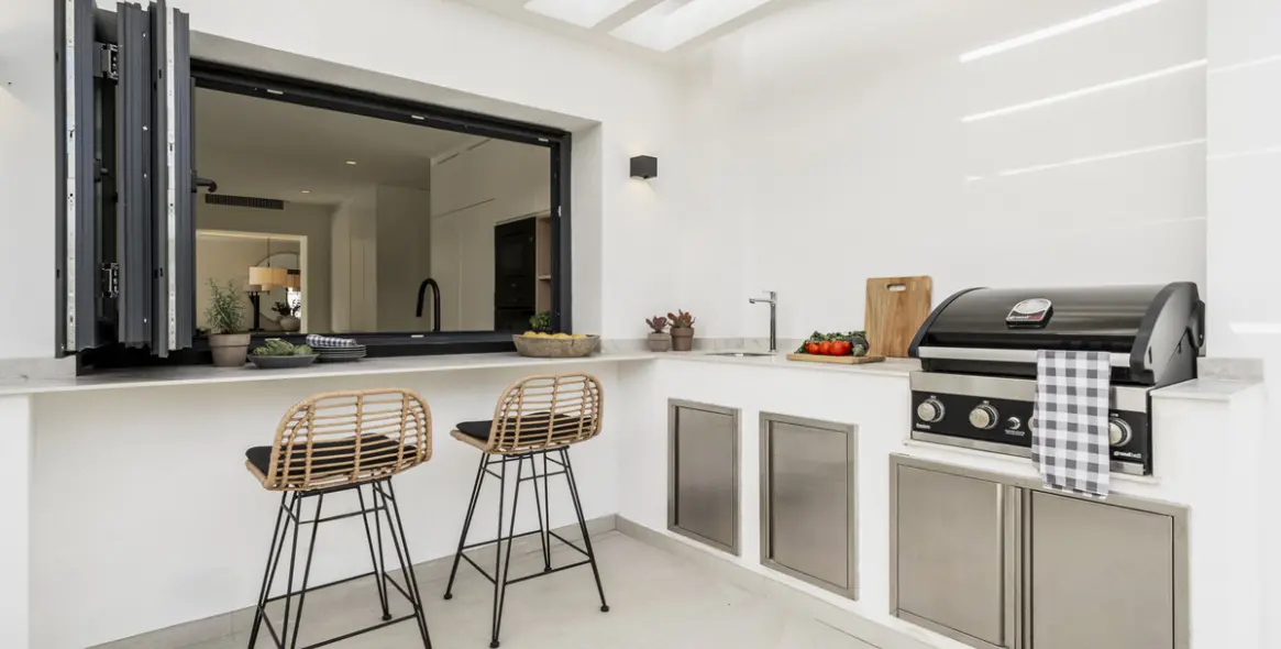 Sale of detached villa in San Pedro de Alcántara 26