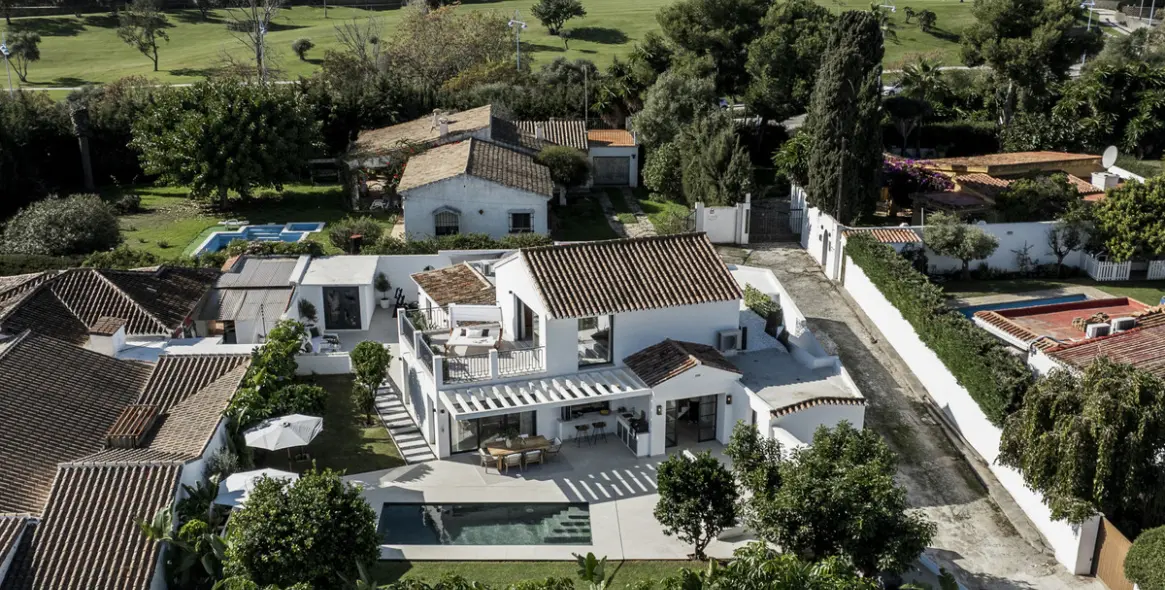 Sale of detached villa in San Pedro de Alcántara 32