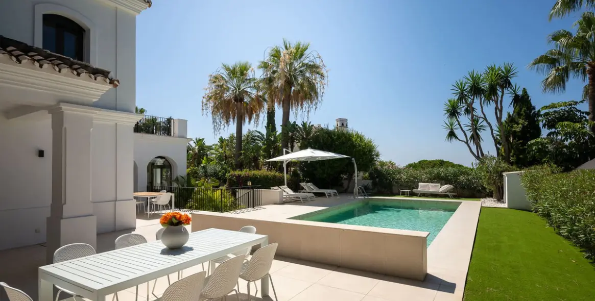 Sale of detached villa in Marbesa 2