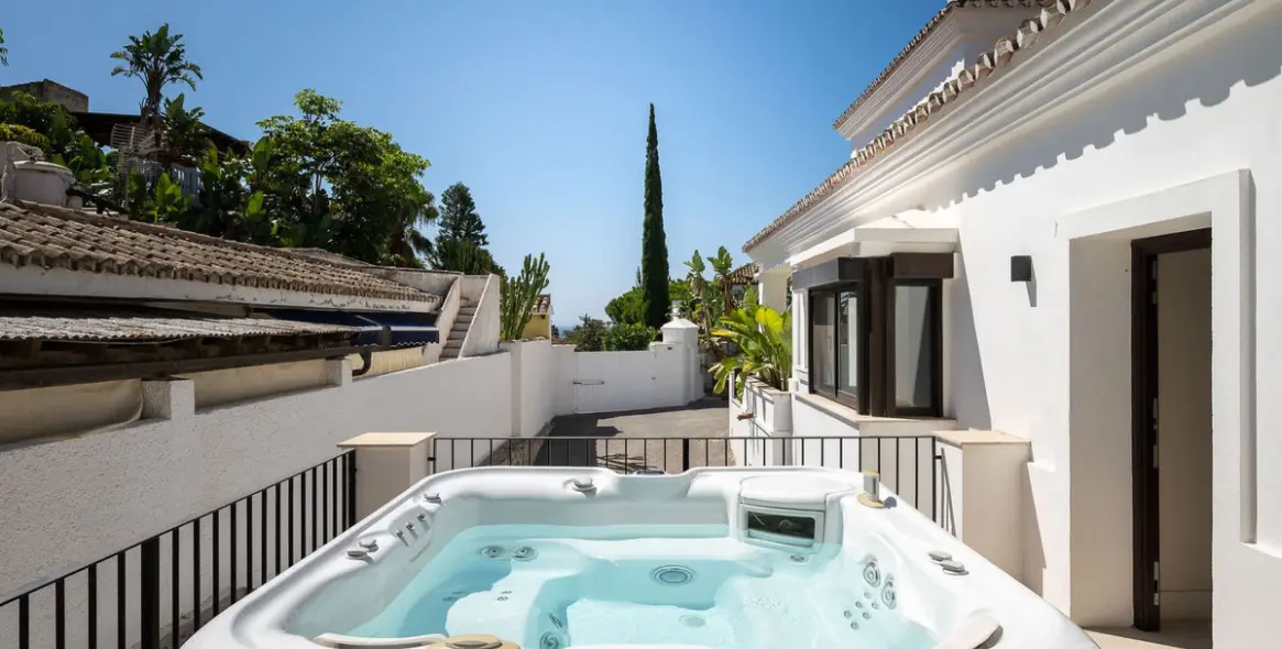 Sale of detached villa in Marbesa 5