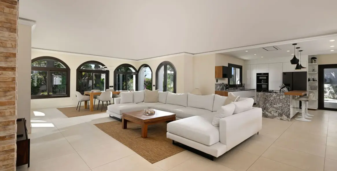 Sale of detached villa in Marbesa 11