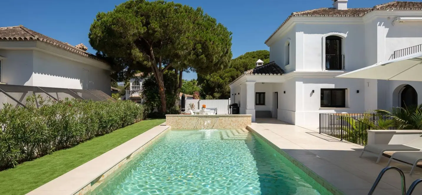 Sale of detached villa in Marbesa 0