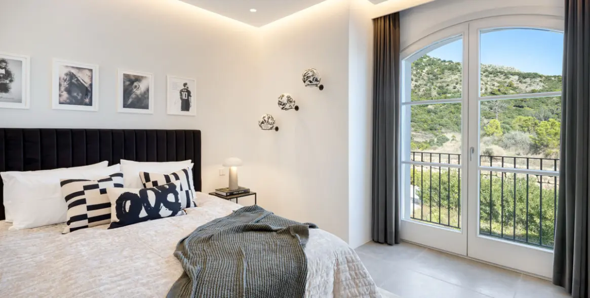 Sale of detached villa in Benahavís 32