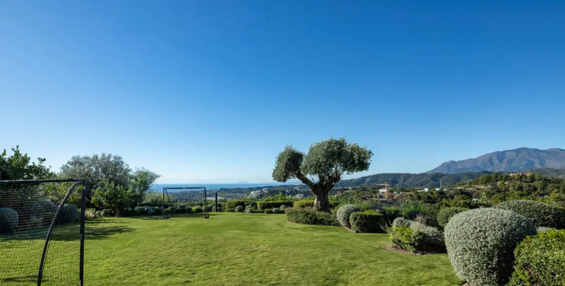 Sale of detached villa in Benahavís 45