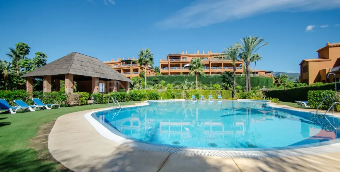 Long-term rent of middle floor apartment in Estepona 3