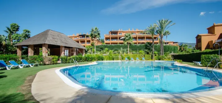 Long-term rent of middle floor apartment in Estepona 2