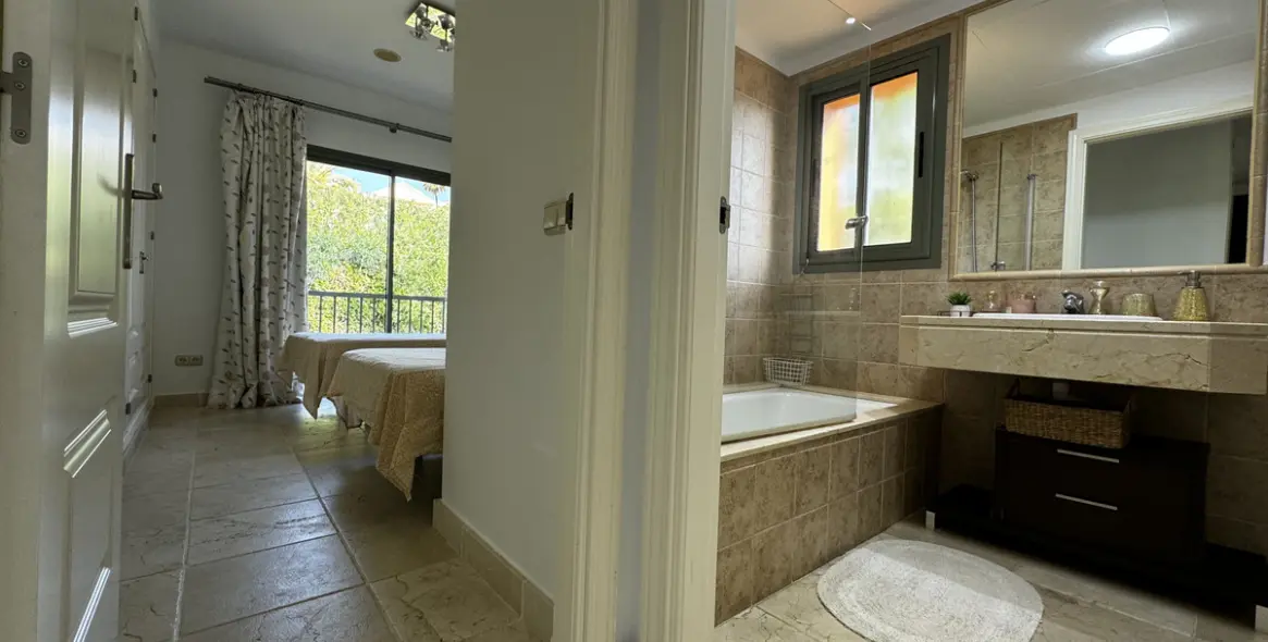 Long-term rent of middle floor apartment in Estepona 28