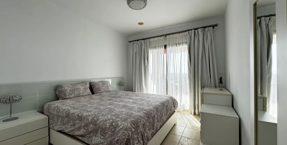 Long-term rent of middle floor apartment in Estepona 42