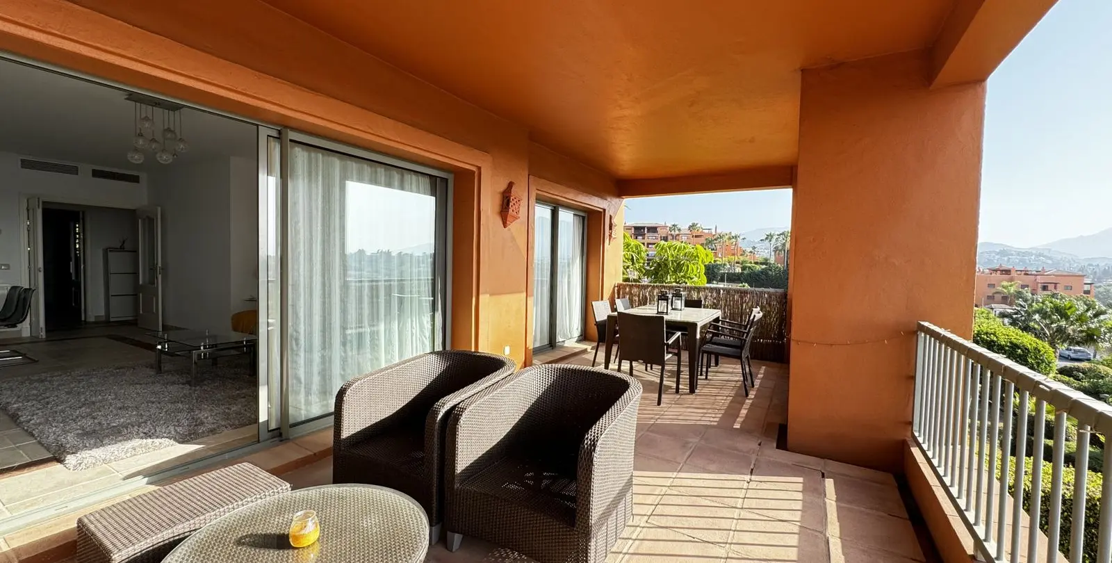 Продажа апартаментов на среднем этаже в Estepona 1