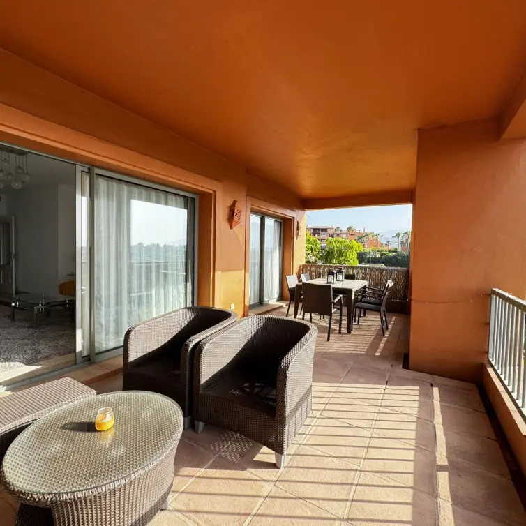 Продажа апартаментов на среднем этаже в Estepona