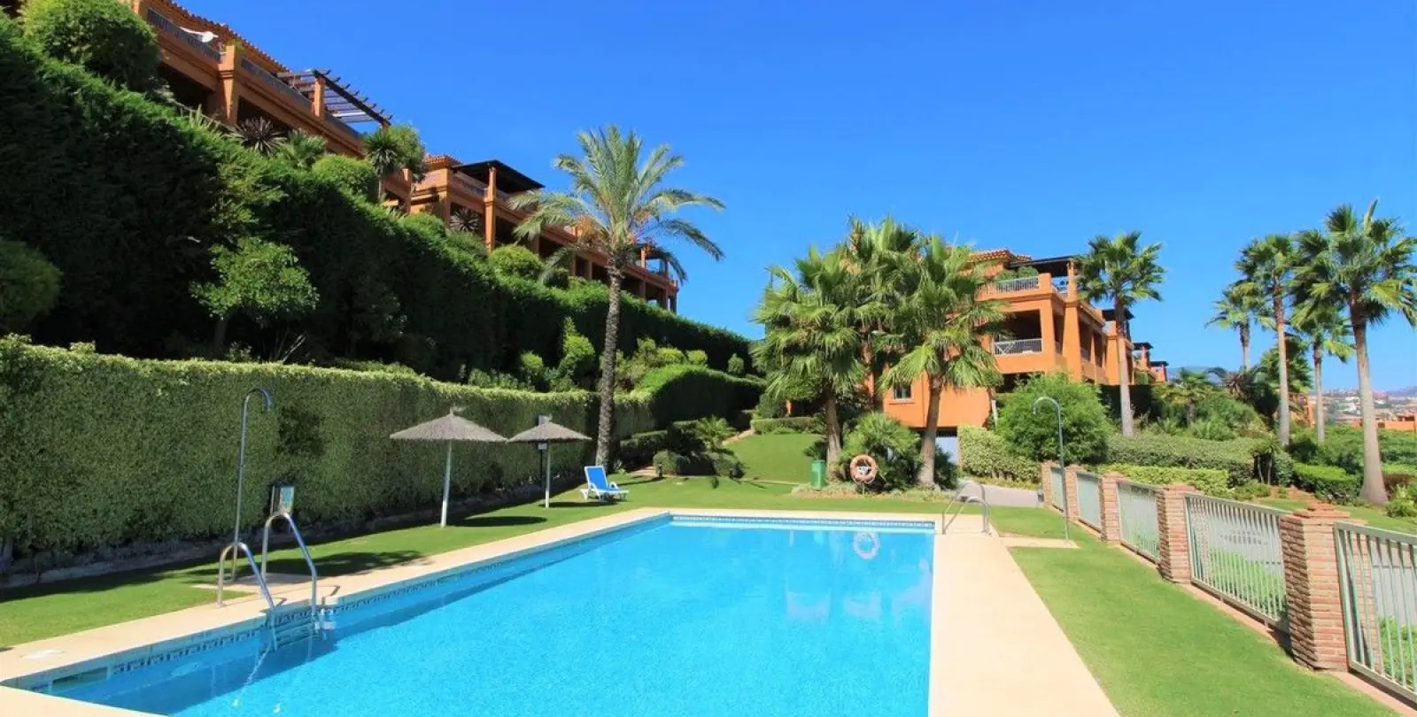 Продажа апартаментов на среднем этаже в Estepona 2