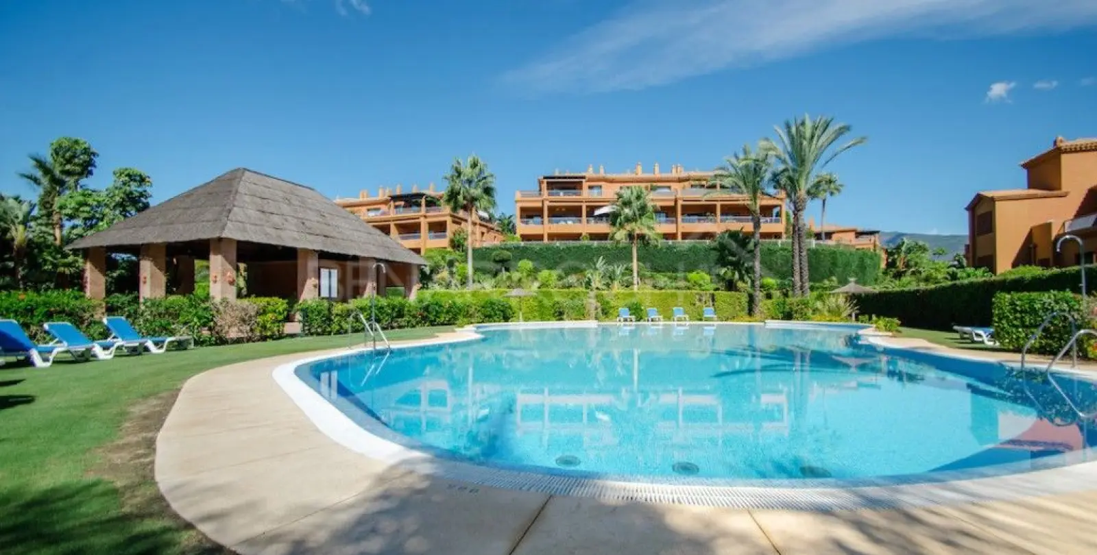 Продажа апартаментов на среднем этаже в Estepona 3