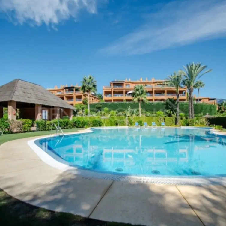 Продажа апартаментов на среднем этаже в Estepona