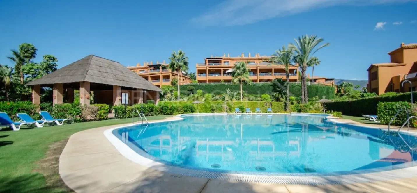 Продажа апартаментов на среднем этаже в Estepona 2