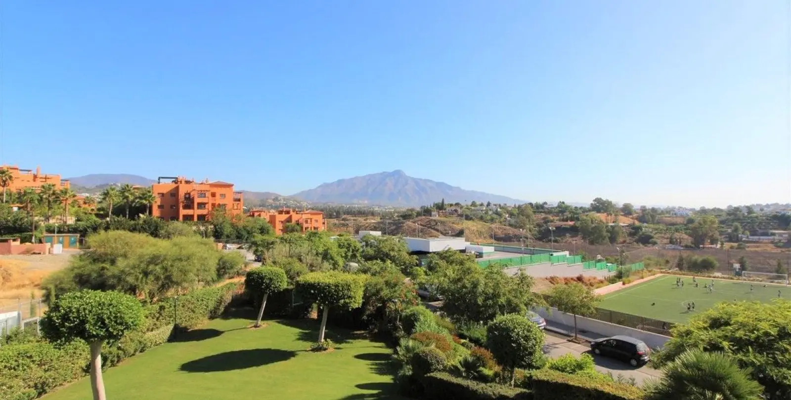 Продажа апартаментов на среднем этаже в Estepona 5