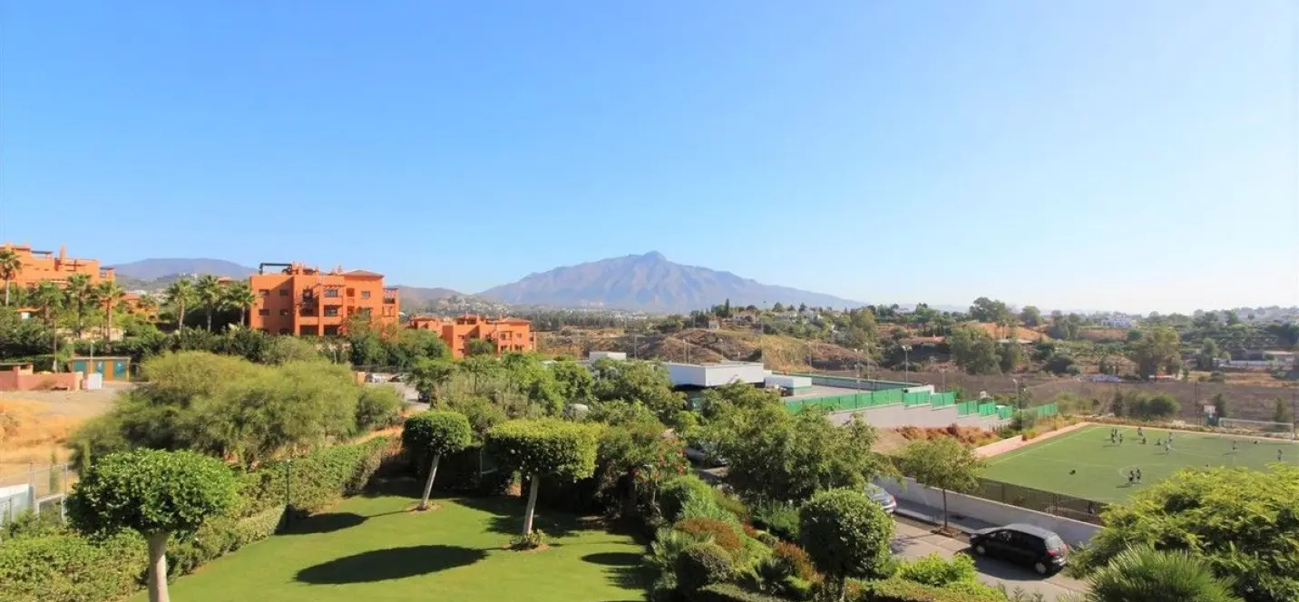Продажа апартаментов на среднем этаже в Estepona 4