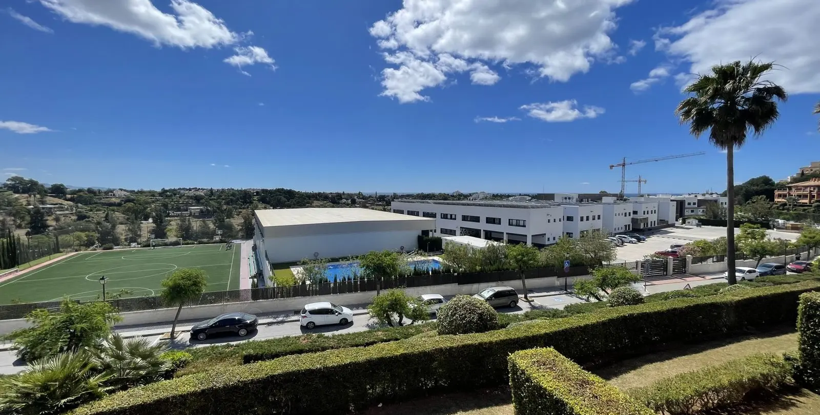 Продажа апартаментов на среднем этаже в Estepona 6