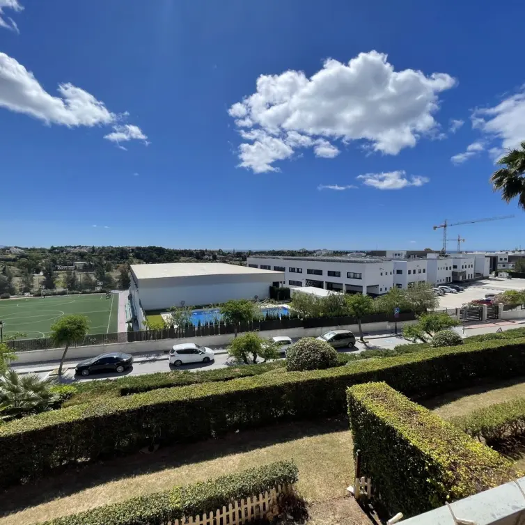 Продажа апартаментов на среднем этаже в Estepona