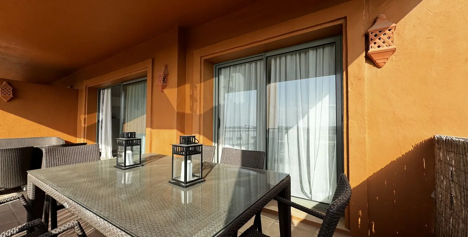 Продажа апартаментов на среднем этаже в Estepona 9