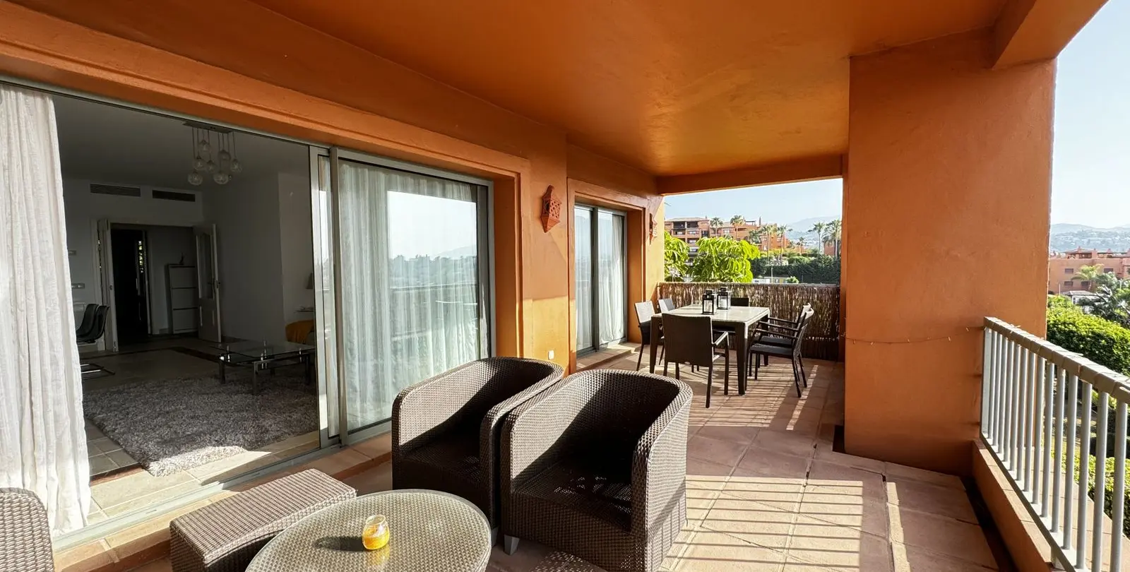Продажа апартаментов на среднем этаже в Estepona 12